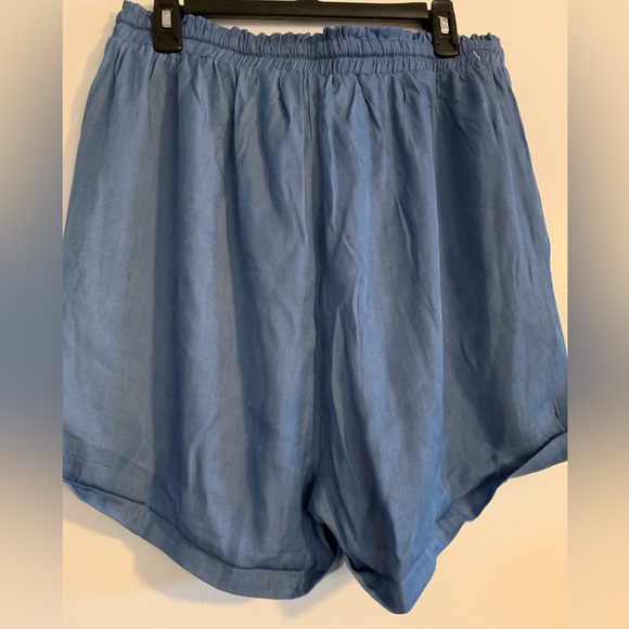 Shein Curve Super Soft Shorts - Picture 2 of 3